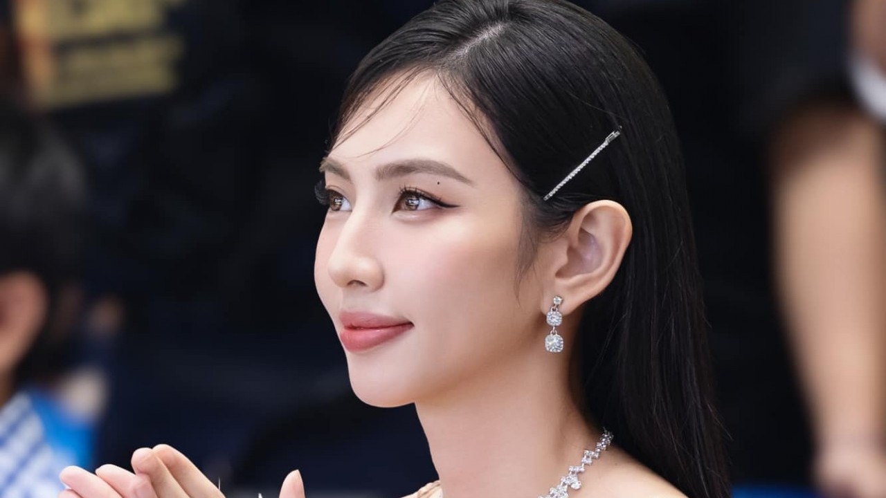 Sao Việt: Hoa hậu Thùy Tiên khoe nhan sắc cuốn hút, Lương Thu Trang đăng ảnh gợi cảm