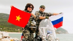 Mối tình Việt-Nga xuyên thời gian