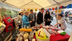 Rực rỡ sắc màu Việt Nam tại Hội chợ Thương mại - Ẩm thực ASEAN 2024 ở Stockholm, Thụy Điển