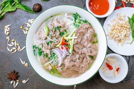 US blogger recommends famous Vietnamese dishes to try