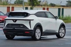 Xe điện VinFast VF 7S lộ diện bên trong nhà máy