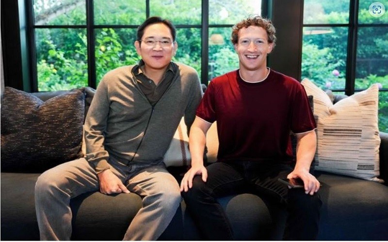Chủ tịch Samsung Electronics Lee Jae Yong (trái) bất ngờ đến thăm nhà CEO Meta Mark Zuckerberg tại Mỹ (Ảnh: Samsung)