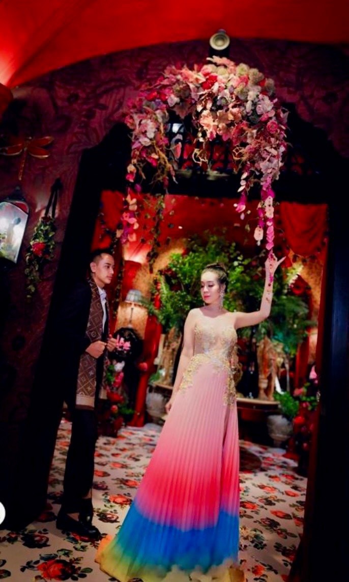 Hoa hậu sắc đẹp hoàn vũ Thanh Hằng quyến rũ với bộ ảnh tại Rose villa