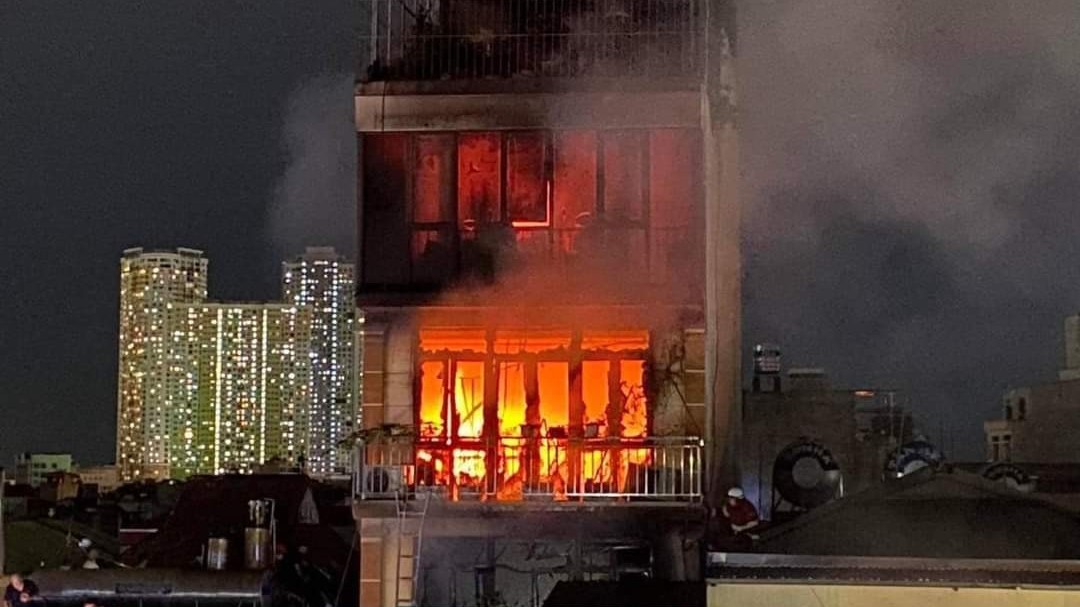 Hà Nội: Cháy lớn tại ngôi nhà 6 tầng ở Hoàng Mai
