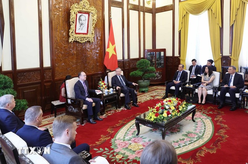 Chủ tịch nước Tô Lâm tiếp Đại sứ Liên bang Nga tại Việt Nam Gennady Bezdetko