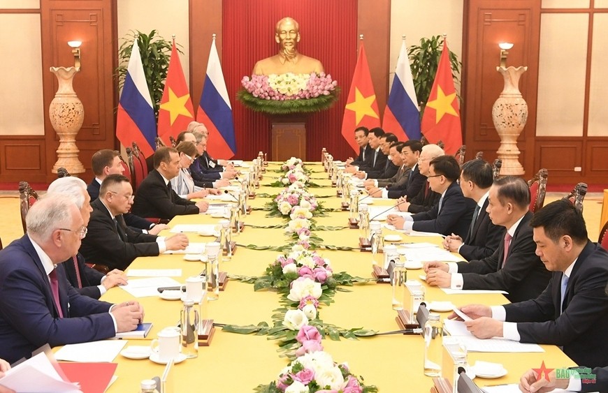 Tổng bí thư Nguyễn Phú Trọng đón Chủ tịch Đảng Nước Nga thống nhất Dmitry Medvedev tại trụ sở Trung ương Đảng chiều 22-5 - Ảnh: TTXVN