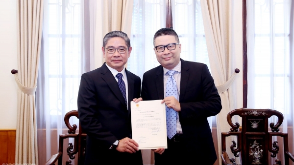 Trao Giấy Chấp nhận lãnh sự cho Tổng Lãnh sự Singapore tại TP. Hồ Chí Minh