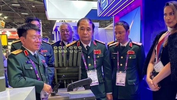 Vietnam Defence delegation attends largest int’l land, air-land defence, security exhibition EUROSATORY 2024
