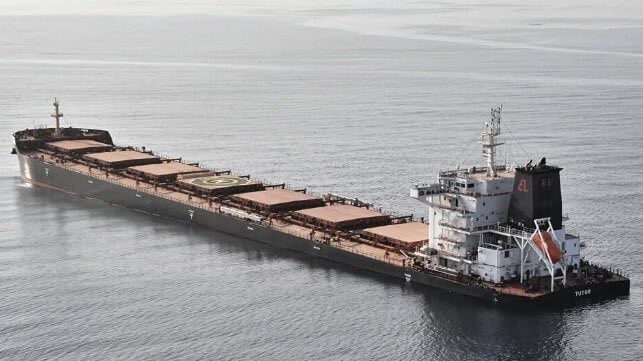 Houthi đánh chìm tàu thương mại ở Biển Đỏ, hiệp hội vận tải biển quốc tế hối thúc thả đoàn thủy thủ