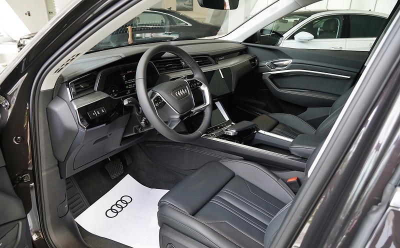 Audi Q8 e-tron chính thức ra mắt khách hàng Việt, giá khởi điểm 3,8 tỷ đồng