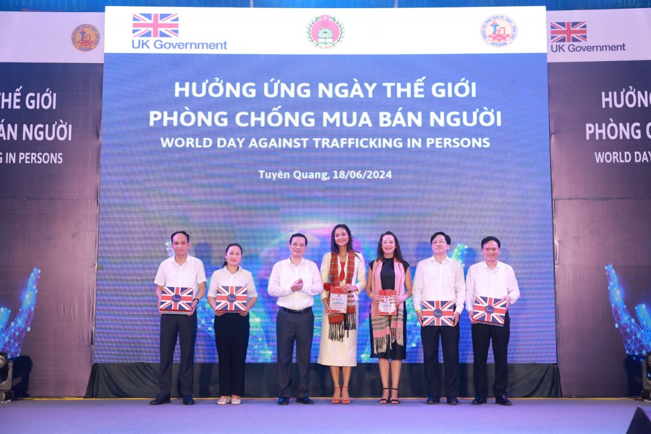Miss H'hen Nie attended the event to commemorate the National Day against Trafficking in Persons