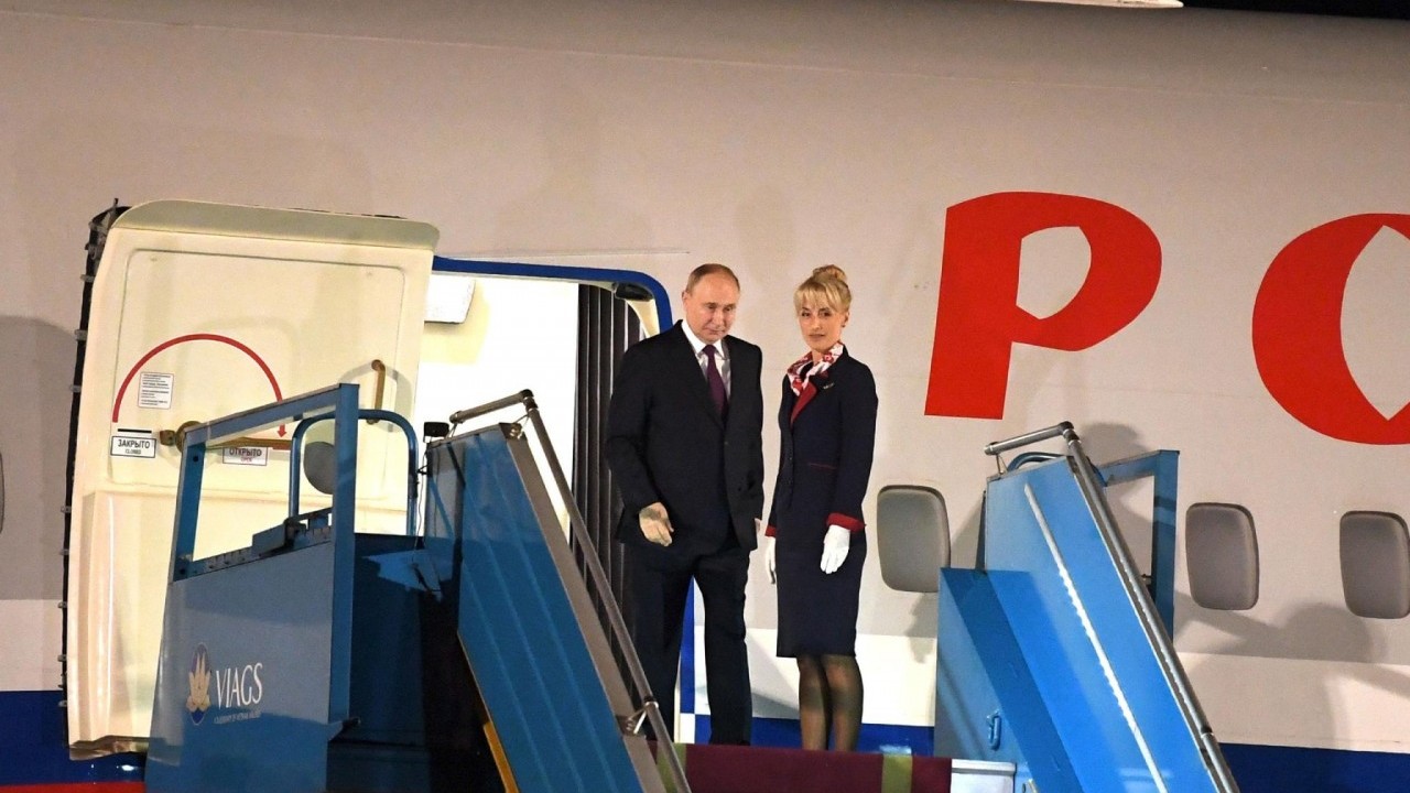 Tổng thống Vladimir Putin đến Hà Nội, bắt đầu chuyến thăm cấp Nhà nước tới Việt Nam