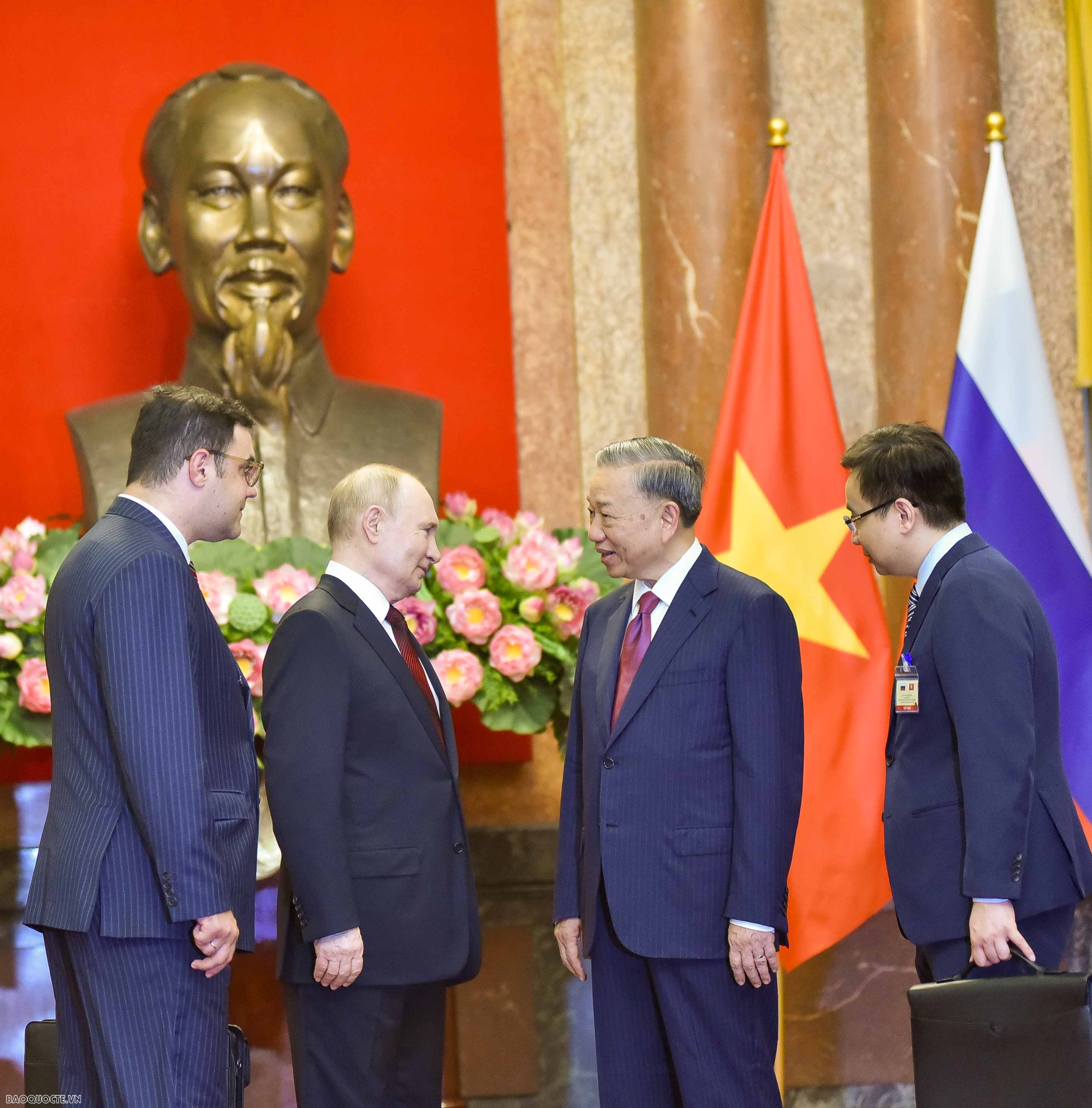 Welcome ceremony with grand cannon salut held for Russian President Vladimir Putin