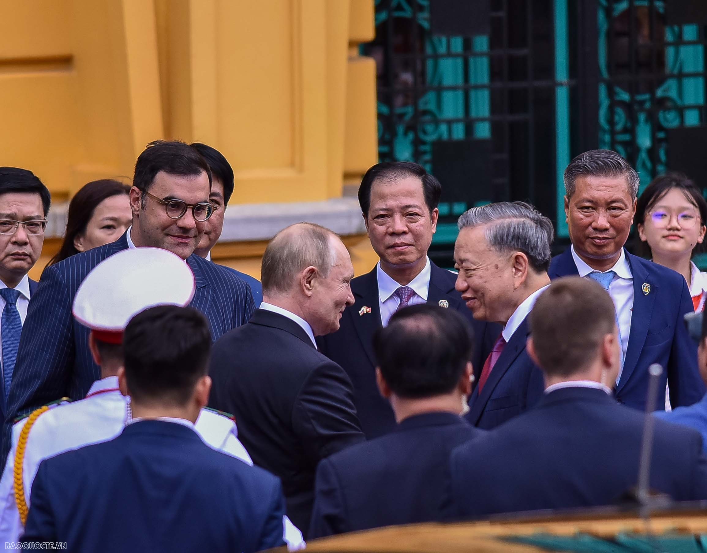 Welcome ceremony with grand cannon salut held for Russian President Vladimir Putin