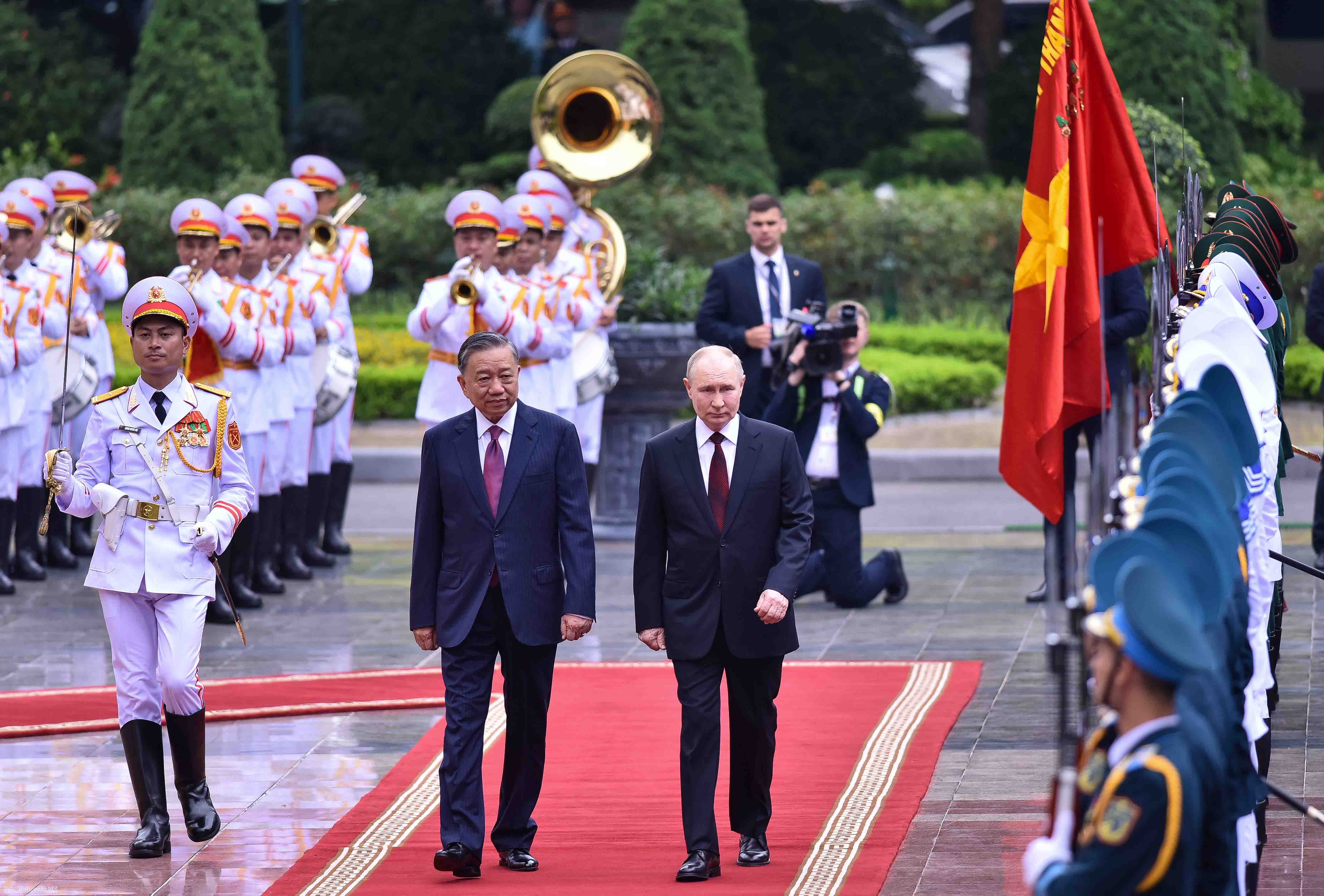 Chủ tịch nước Tô Lâm chủ trì lễ đón chính thức Tổng thống Nga. (Ảnh: Nguyễn Hồng)