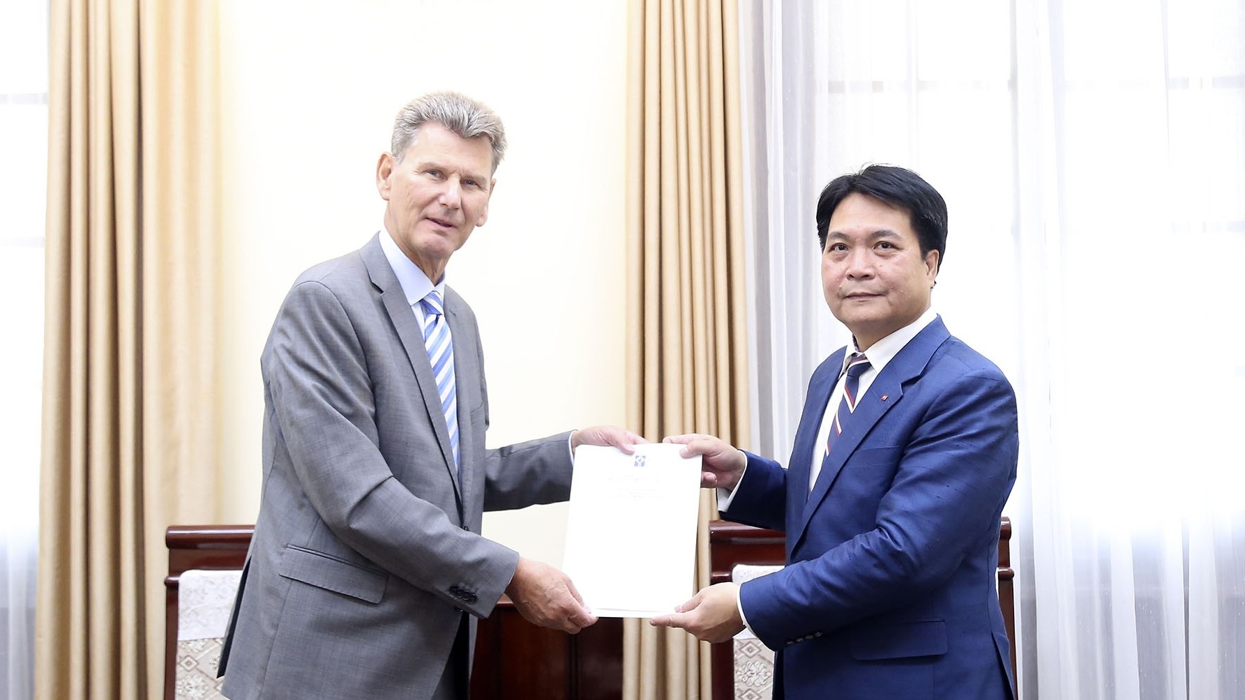 Tiếp nhận bản sao Thư ủy nhiệm bổ nhiệm Đại sứ Iceland, CH Cyprus, Turkmenistan tại Việt Nam