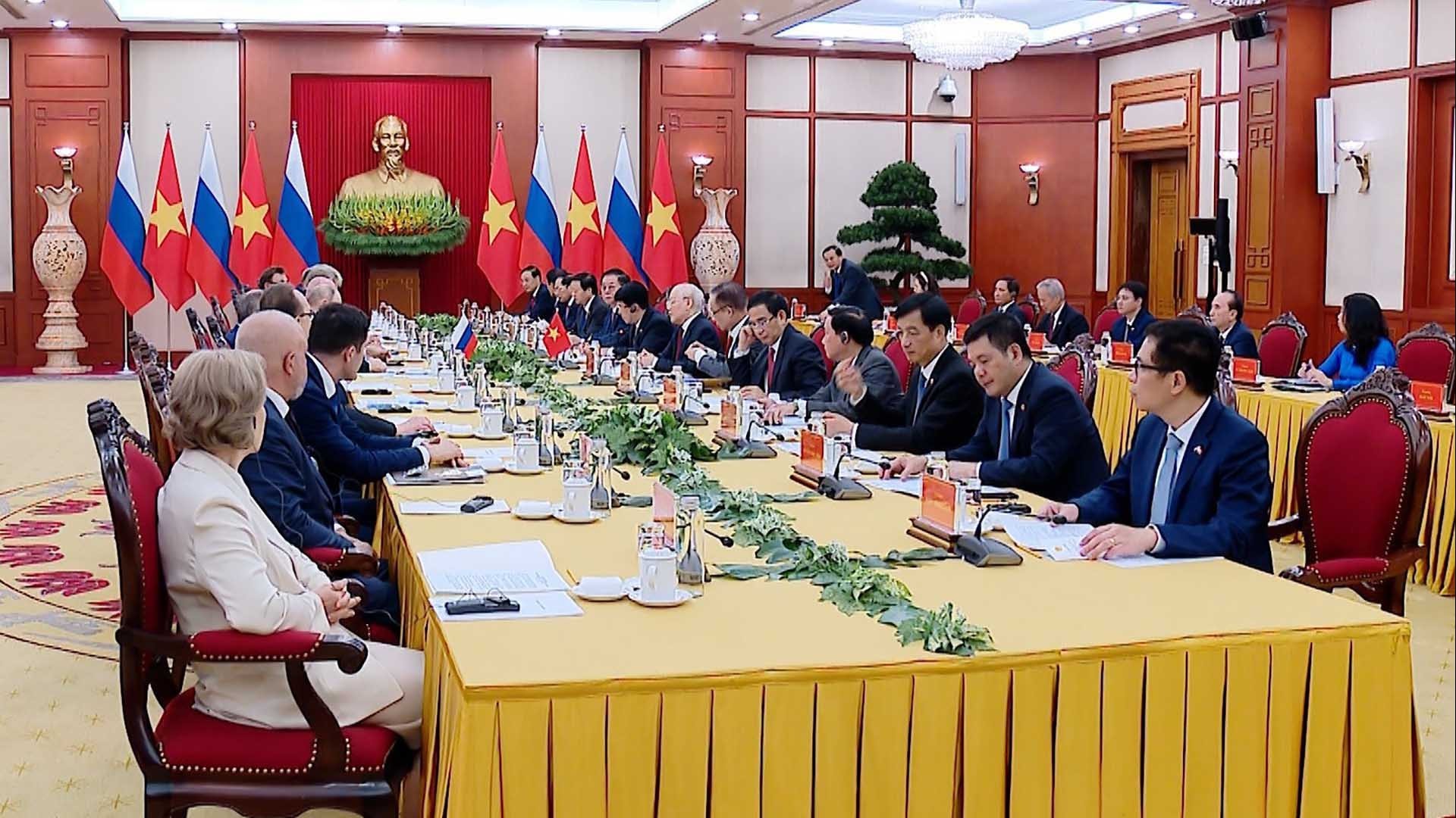 Party General Secretary holds talks with Russian President, hailing fifth visit to Vietnam