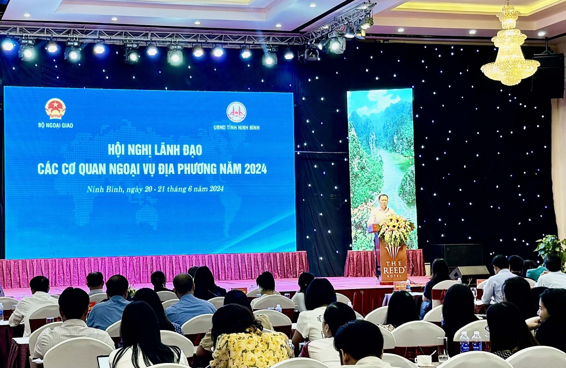 Cục trưởng Cục Ngoại vụ Nguyễn Như Hiếu điều hành phiên trao đổi, thảo luận. Cục trưởng Cục Ngoại vụ Nguyễn Như Hiếu điều hành phiên trao đổi, thảo luận.
