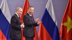 Tổng thống Putin xúc động khi nhận được tình cảm từ những người bạn chí tình của nước Nga