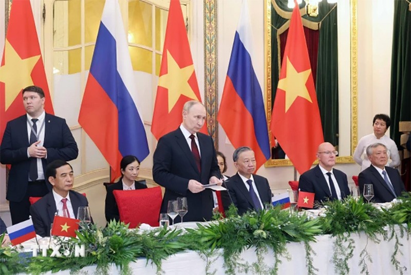 Chủ tịch nước Tô Lâm chủ trì chiêu đãi trọng thể Tổng thống Nga Vladimir Putin