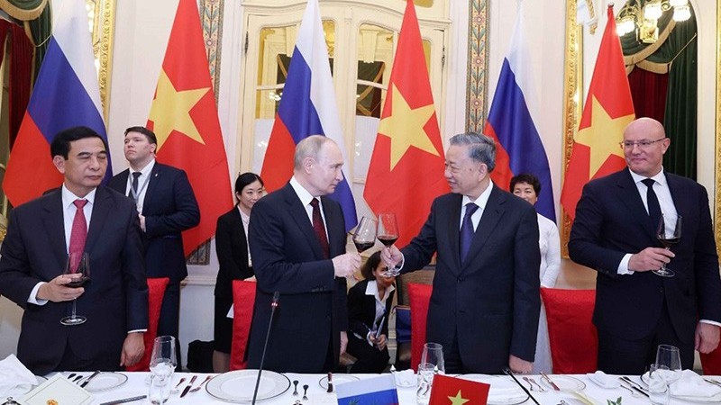 Chủ tịch nước Tô Lâm chủ trì chiêu đãi trọng thể Tổng thống Nga Vladimir Putin
