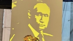 Bức tranh ánh sáng khắc họa tình hữu nghị Việt Nam-Nga dành tặng Tổng thống Putin