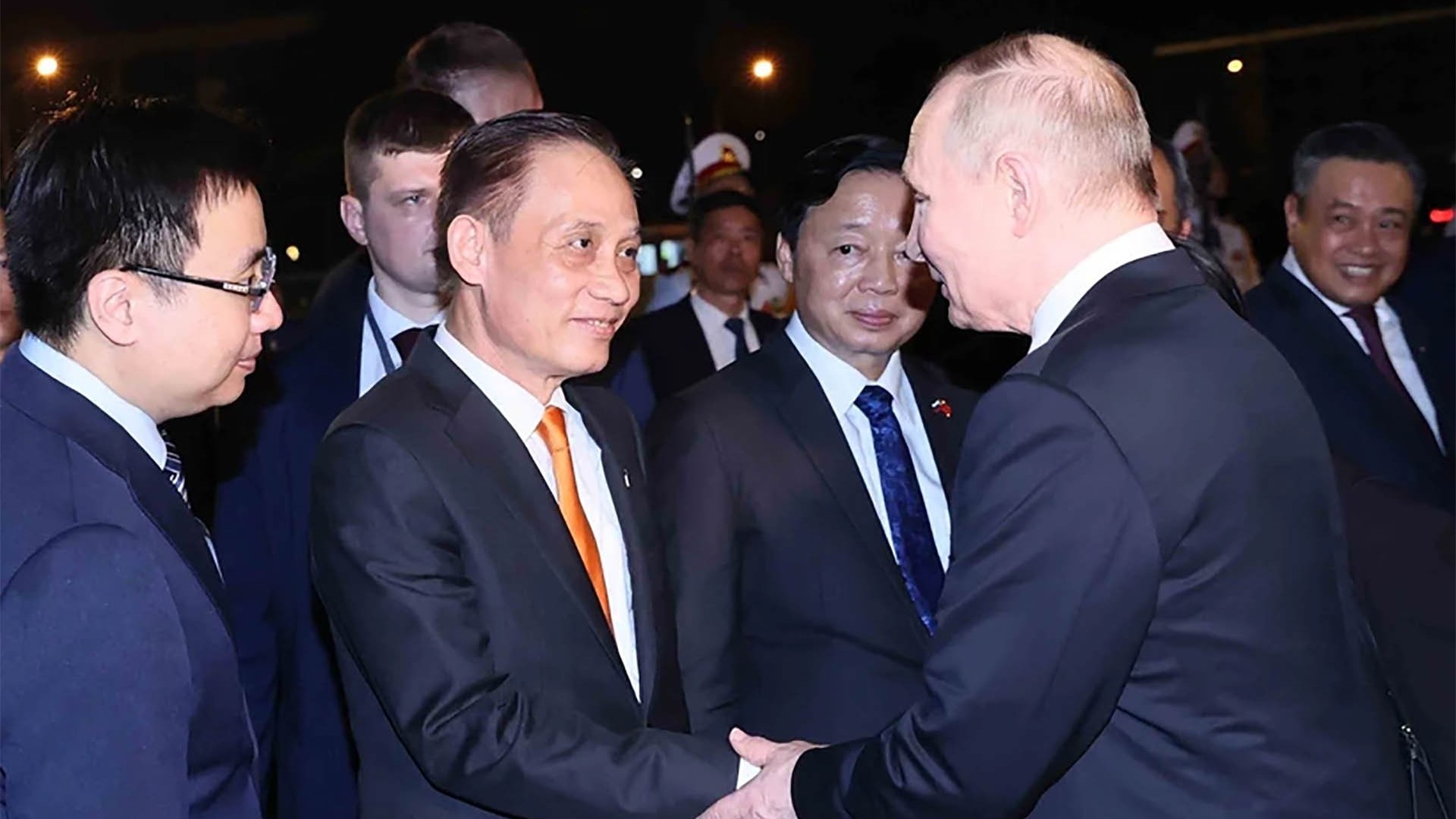 Tổng thống Nga Vladimir Putin kết thúc tốt đẹp chuyến thăm cấp Nhà nước tới Việt Nam