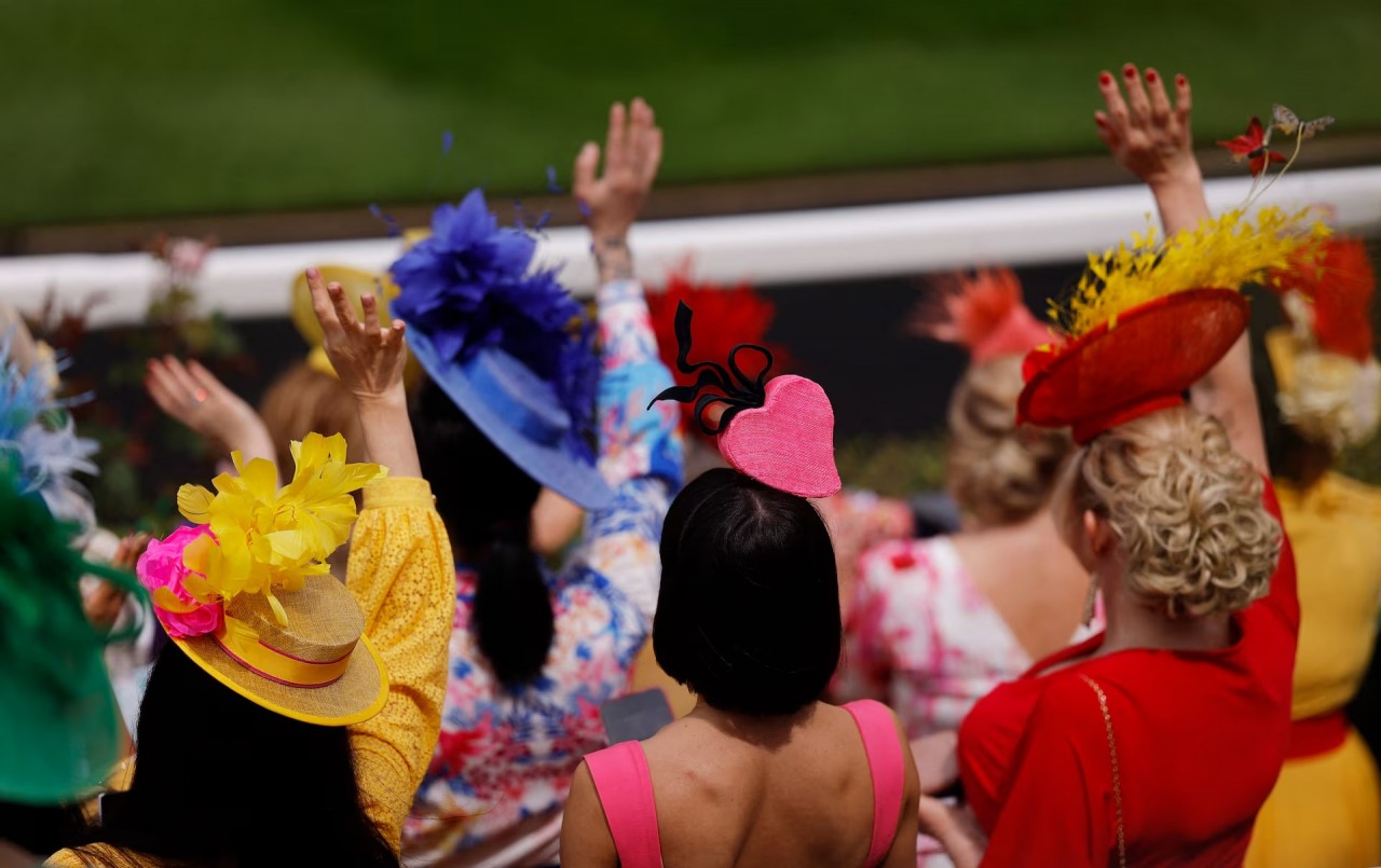 Royal Ascot 2024: Những chiếc mũ có một không 2 tại lễ đua ngựa thường niên của Hoàng gia Anh