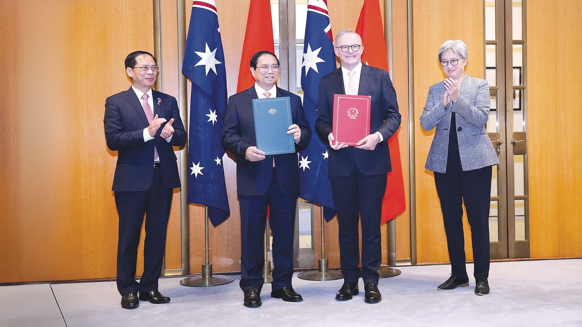 Thủ tướng  Phạm Minh Chính và Thủ tướng Australia Anthony Albanese trao đổi tuyên bố về việc nâng cấp quan hệ hai nước lên Đối tác chiến lược toàn diện, tại thủ đô Canberra ngày 7/3. (Ảnh:Tuấn Anh)