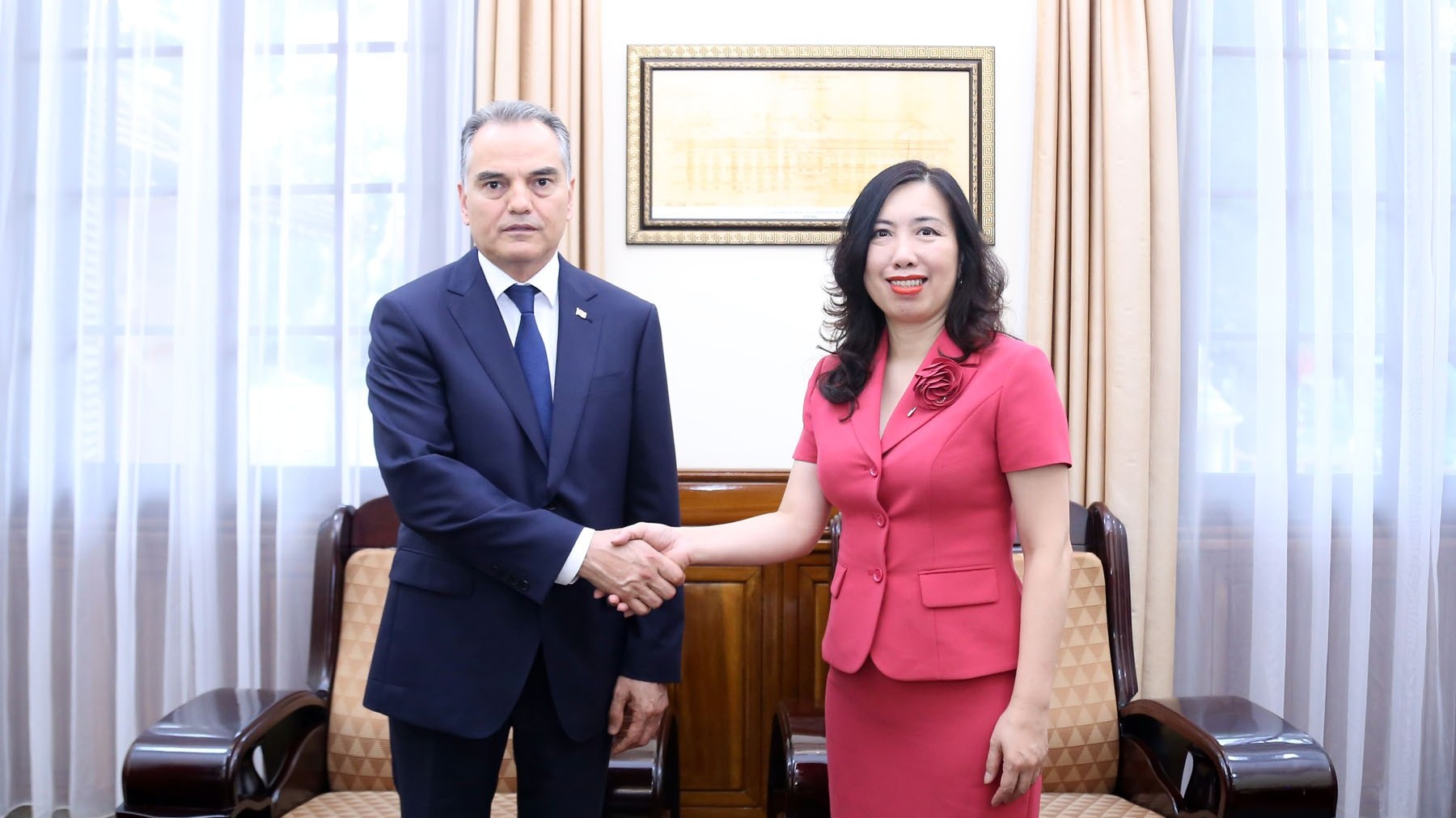 Thứ trưởng Ngoại giao Lê Thị Thu Hằng tiếp các Đại sứ Turkmenistan, Iceland sang Việt Nam trình Quốc thư