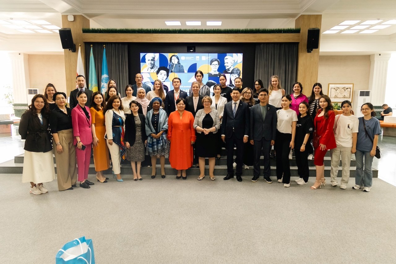 Tọa đàm “Phá vỡ rào cản: Phụ nữ trong ngoại giao” tại Đại học Maqsut Narikbayev (MNU) ở thủ đô Astana, Kazakhstan vào ngày 21/6/2024. (Nguồn: DKN)