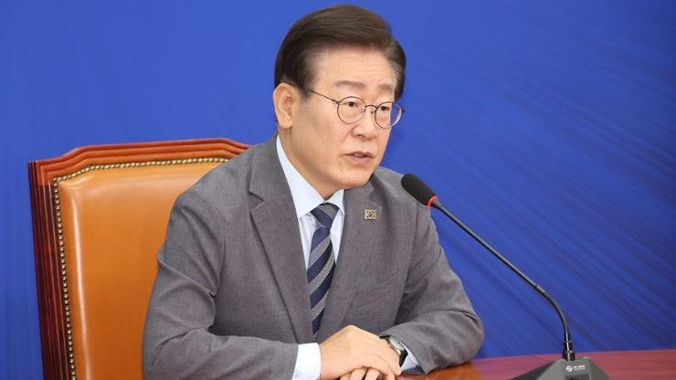 Cạnh tranh ở chính trường Hàn Quốc: Chủ tịch đảng đối lập chính từ chức, lộ diện các 'ngôi sao' cho đảng cầm quyền