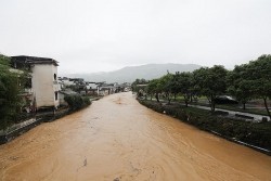 Trung Quốc: Dự báo mưa lớn tiếp tục diện rộng, nâng mức ứng phó khẩn cấp với mưa bão