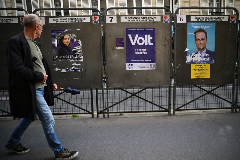 Bầu cử Pháp: Bộ Nội vụ cảnh báo nguy cơ bạo lực, Tổng thống Macron gửi gắm 'niềm hi vọng cuối cùng'