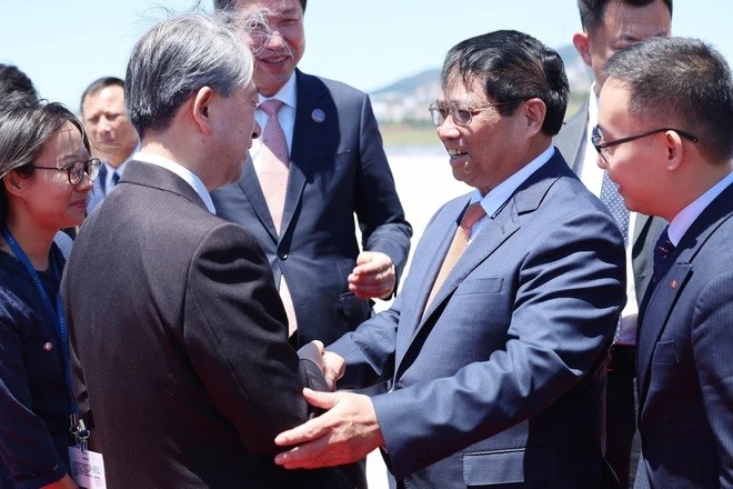 PM Pham Minh Chinh arrives in China for WEF meeting, working sessions