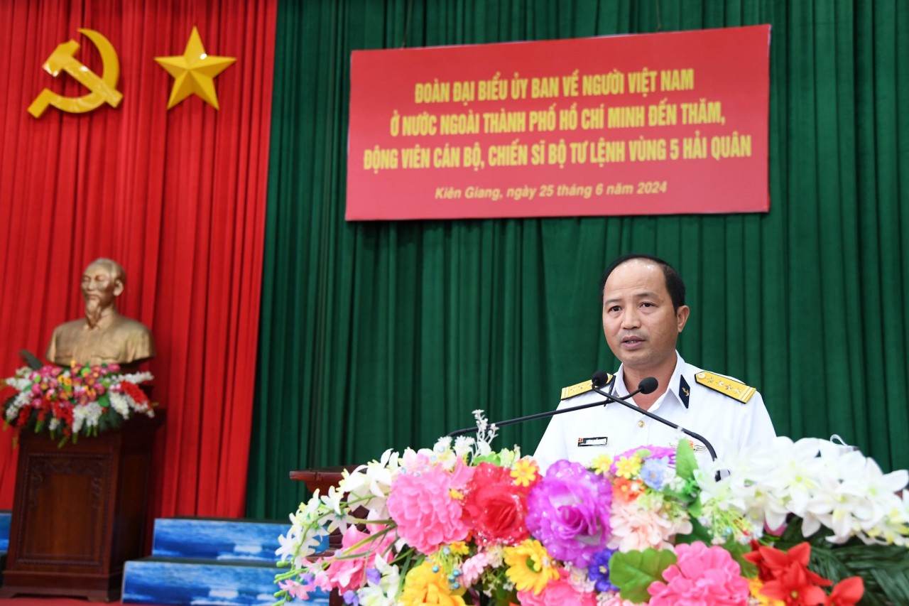 Đoàn đại biểu Ủy ban về người Việt Nam ở nước ngoài TP. Hồ Chí Minh thăm Bộ Tư lệnh Vùng 5 Hải quân