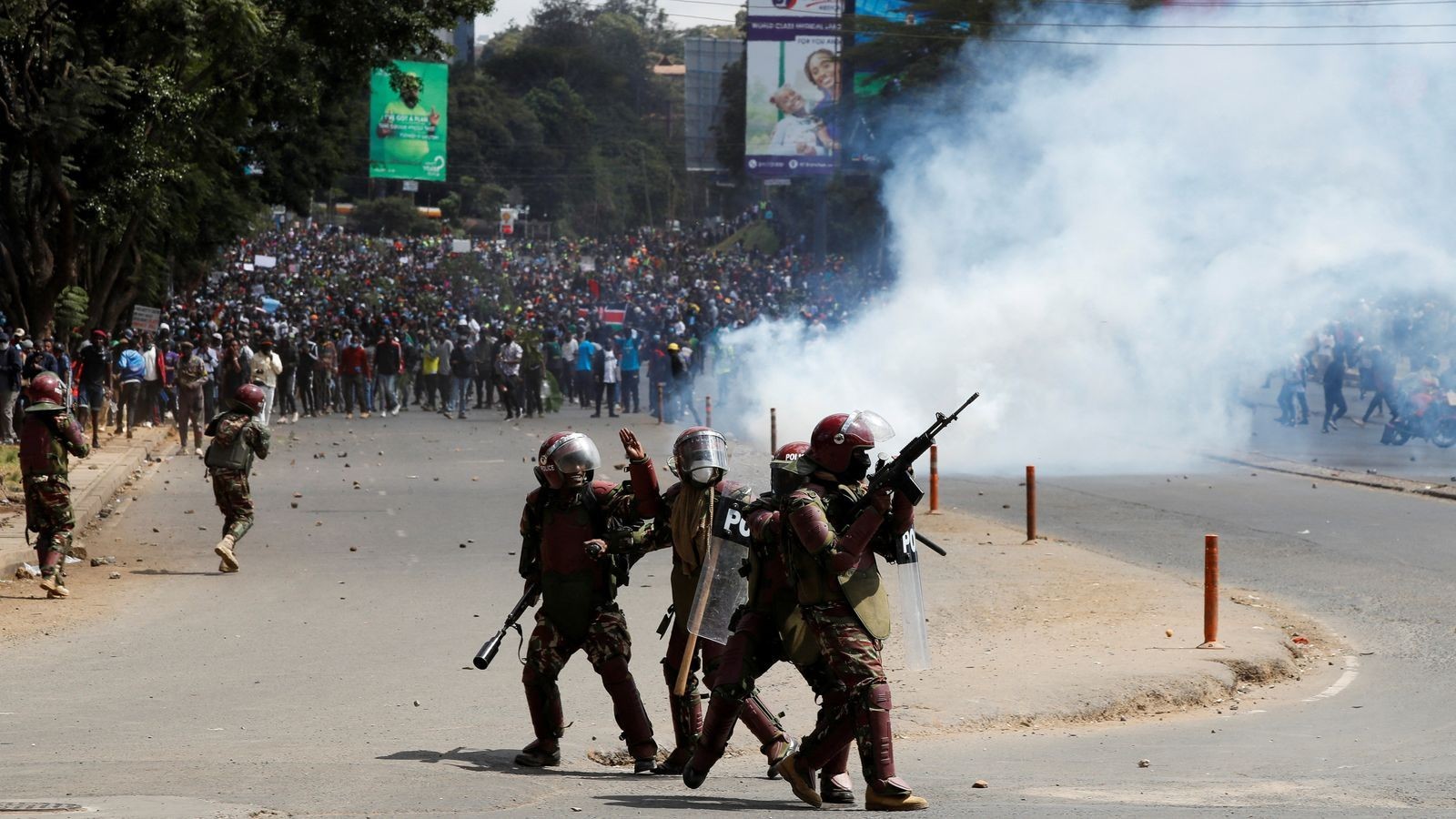 Khủng hoảng Kenya: Biểu tình thành đụng độ đẫm máu, tình hình vượt kiểm soát, quân đội vào cuộc