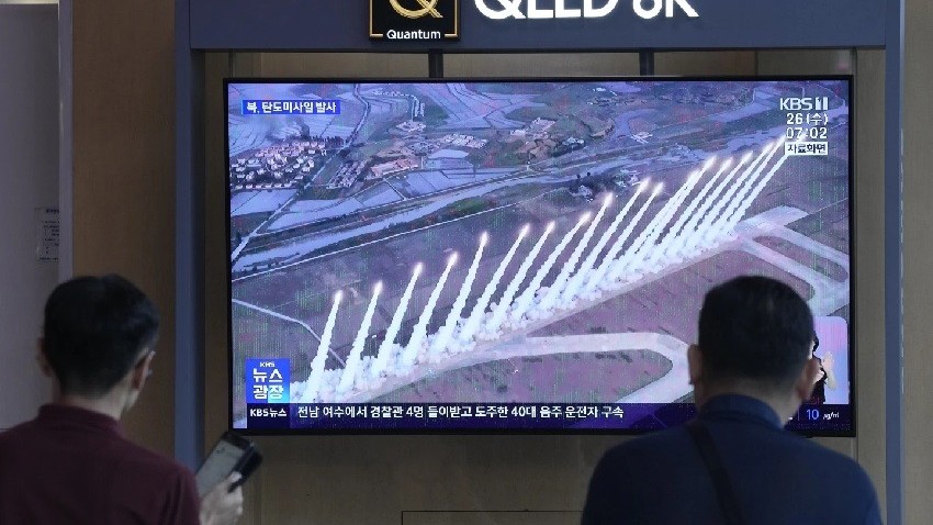 Triều Tiên phóng tên lửa: Văn phòng Tổng thống Hàn Quốc triệp tập họp khẩn, Mỹ-Nhật-Hàn phản ứng