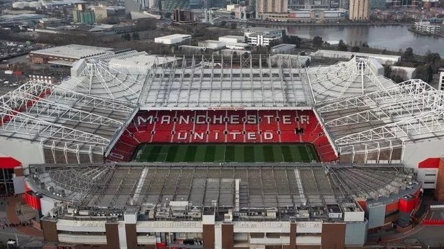 MU tính bán quyền đặt tên sân Old Trafford