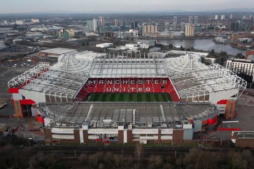 MU tính bán quyền đặt tên sân Old Trafford