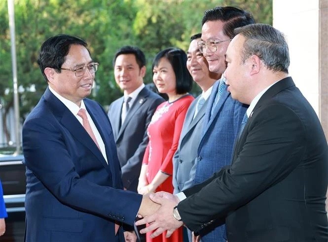 PM Pham Minh Chinh meets with Vietnamese Embassy staff in Beijing