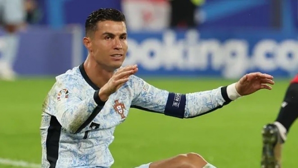 Cristiano Ronaldo lần đầu không ghi bàn tại vòng bảng EURO và World Cup