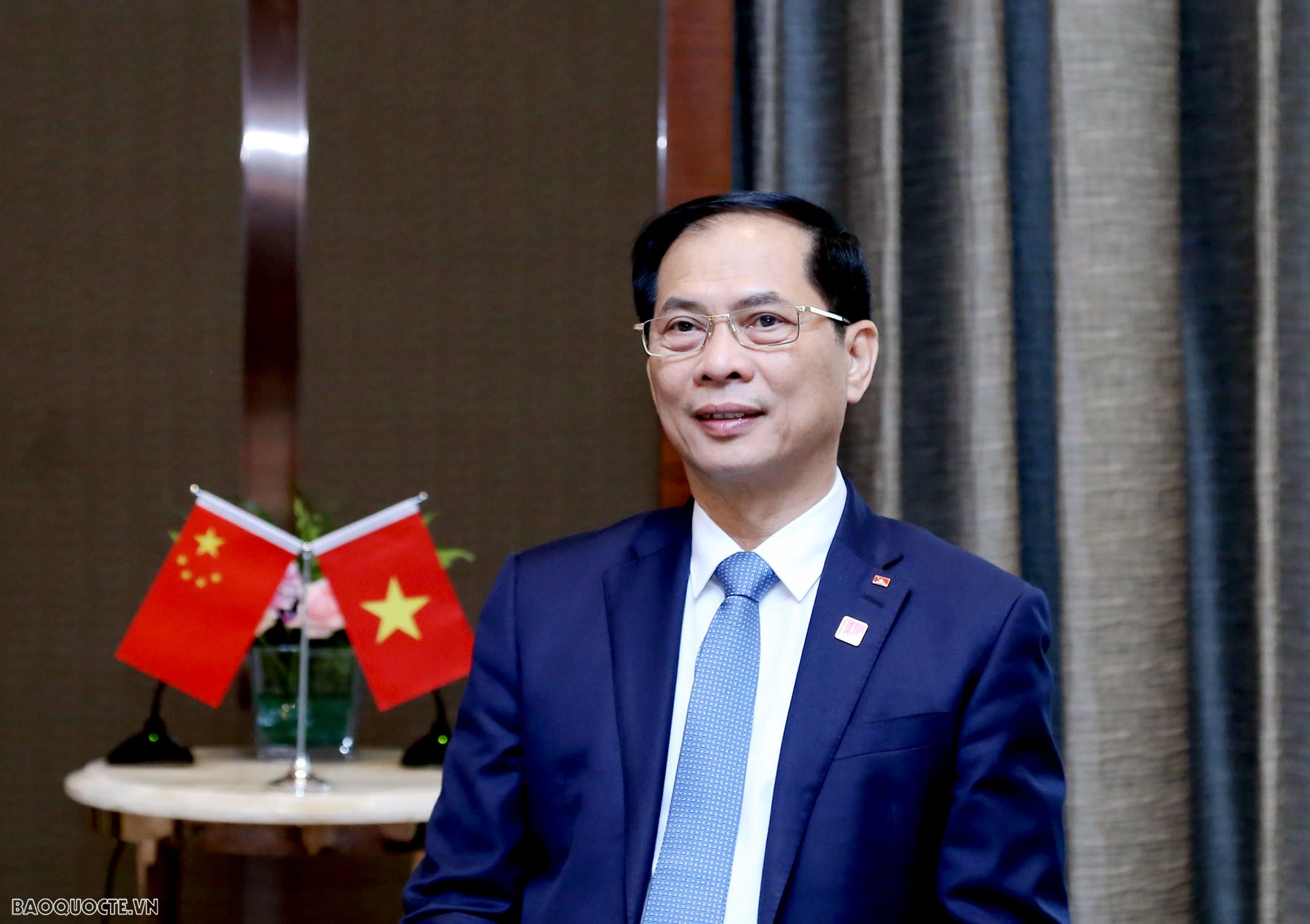 Bộ trưởng Bùi Thanh Sơn trả lời báo chí về chuyến công tác của Thủ tướng Chính phủ tham dự Hội nghị WEF Đại Liên và làm việc tại Trung Quốc