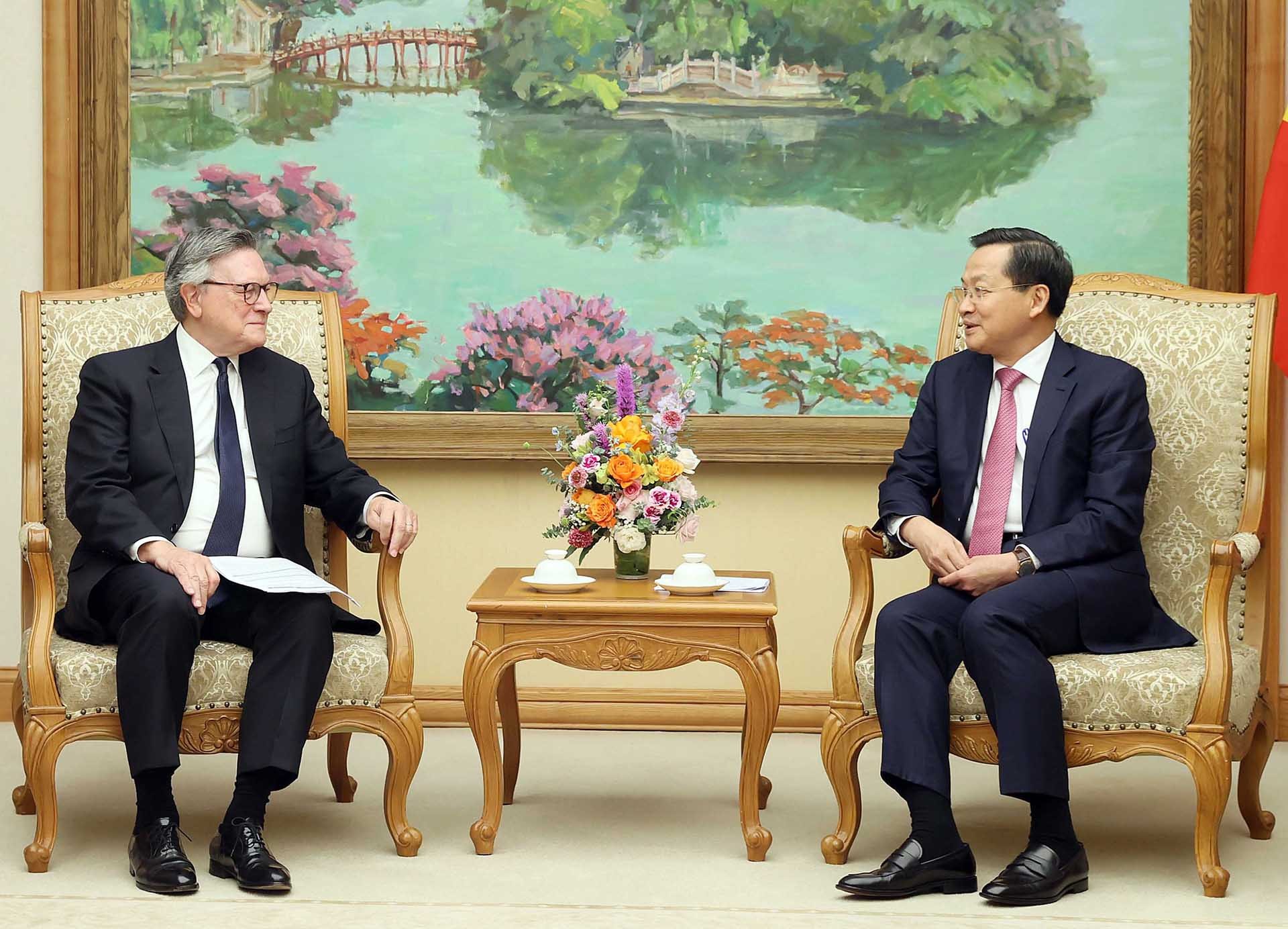 Phó Thủ tướng Lê Minh Khái đã tiếp ông Jose Vinals, Chủ tịch Tập đoàn Standard Chartered. (Nguồn: VGP)