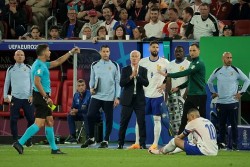 UEFA đuổi việc trọng tài rút thẻ vàng với Kylian Mbappe tại vòng bảng EURO 2024