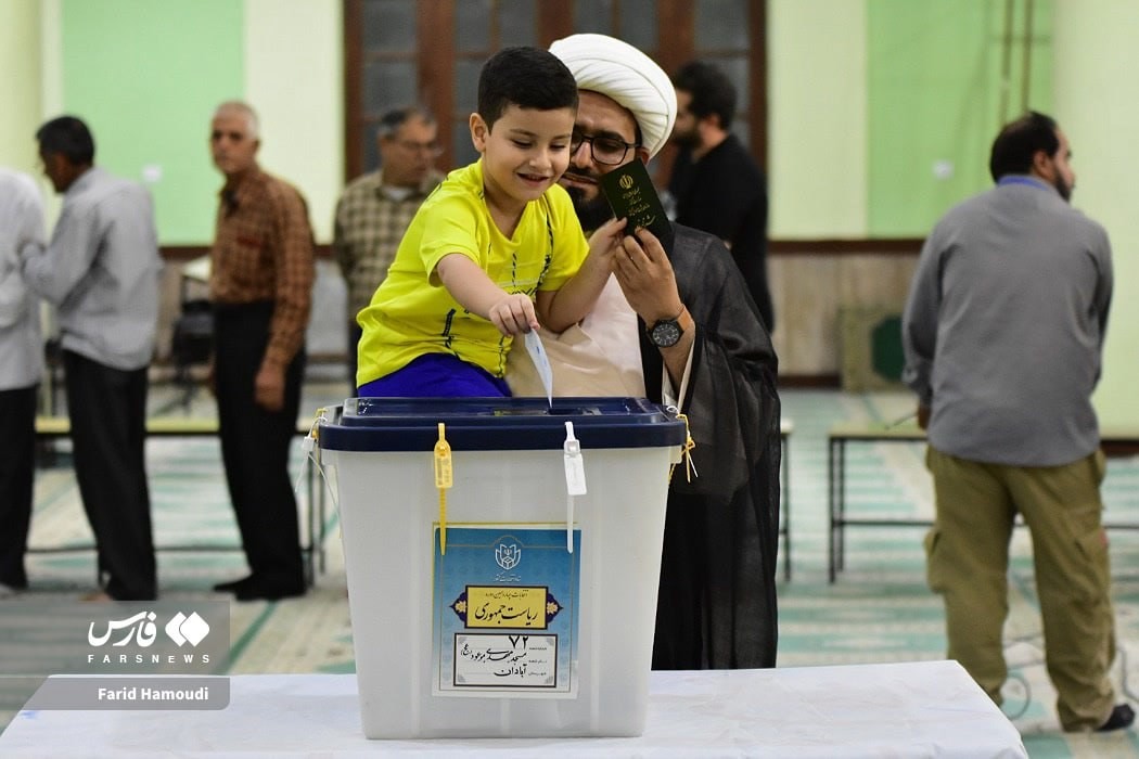 Cử tri Iran bắt đầu đi bầu cử tổng thống, 2 ứng cử viên bỏ cuộc trước 'giờ G'. (Nguồn: Tehran Times)