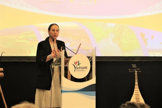 Bà Alessandra Priante, Giám đốc Cơ quan du lịch quốc gia Italy (ENIT) phát biểu tại chương trình giới thiệu du lịch Việt Nam. (Nguồn: TTXVN)