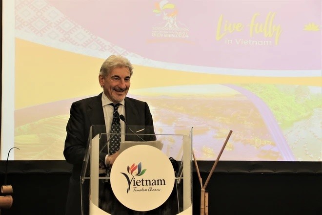 Ông Raffaele Cattaneo, Thứ trưởng ngoại giao Vùng Lombardi phát biểu tại chương trình giới thiệu du lịch Việt Nam. (Nguồn: TTXVN)