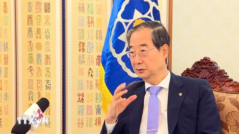Thủ tướng Hàn Quốc Han Duck-soo trả lời phỏng vấn của TTXVN.