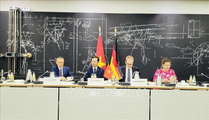 Khoá họp lần thứ ba Uỷ ban về hợp tác KH & CN Việt Nam-Đức ngày 27/6 tại Berliin. Ảnh: TTXVN phát.